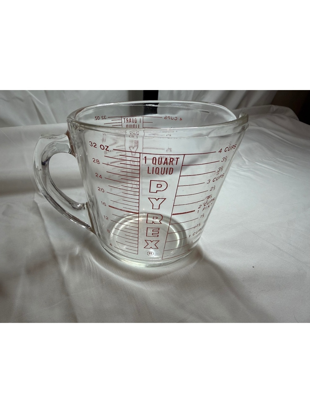 Vintage Pyrex 1 Quart 4 Cup Glass Measuring Cup Red Lettering Closed D Handle